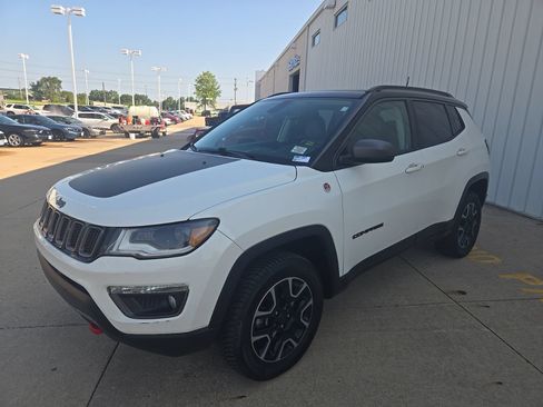 Used 2019 Jeep Compass Trailhawk w/ Leather Interior Group AWD/4WD image 4