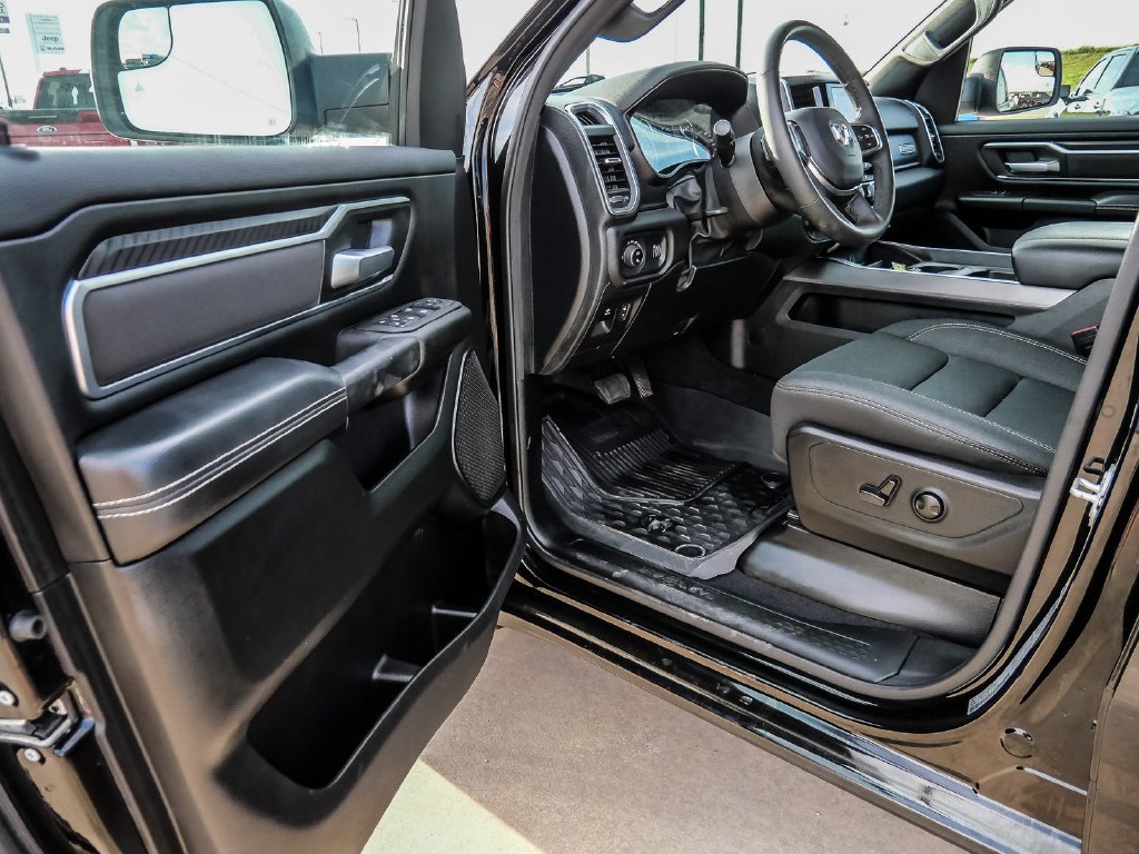 Used 2025 RAM 1500 Big Horn AWD/4WD image 31