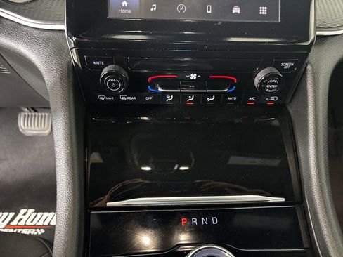 Used 2025 Jeep Grand Cherokee Laredo X RWD image 18