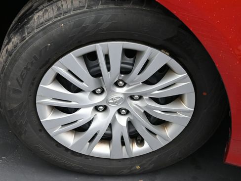 Used 2014 Toyota Camry LE image 18