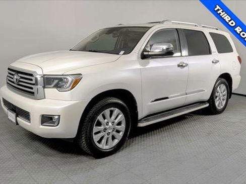 Used 2019 Toyota Sequoia Platinum image 2