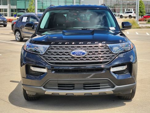 Used 2022 Ford Explorer XLT w/ Equipment Group 202A image 2