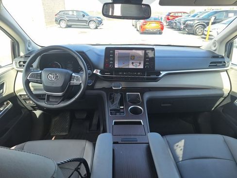 Used 2024 Toyota Sienna XLE w/ XLE Plus Package AWD/4WD image 16