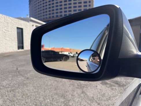 Used 2011 Buick LaCrosse CXS image 25