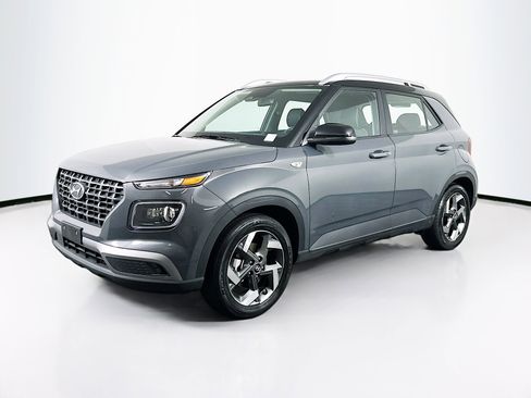 Used 2025 Hyundai Venue Limited image 3