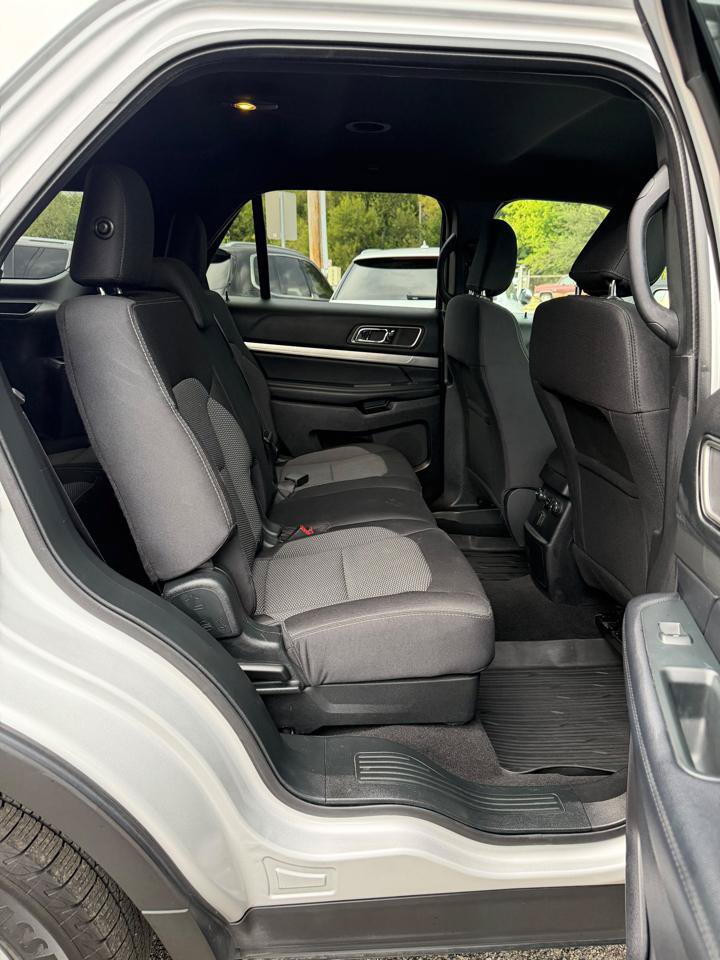 Used 2019 Ford Explorer XLT AWD/4WD image 17