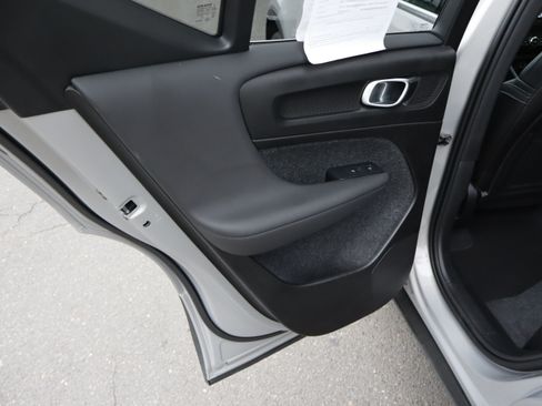 Used 2025 Volvo XC40 B5 Core AWD/4WD image 30