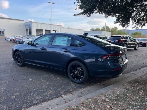 New 2025 Honda Accord SE image 4