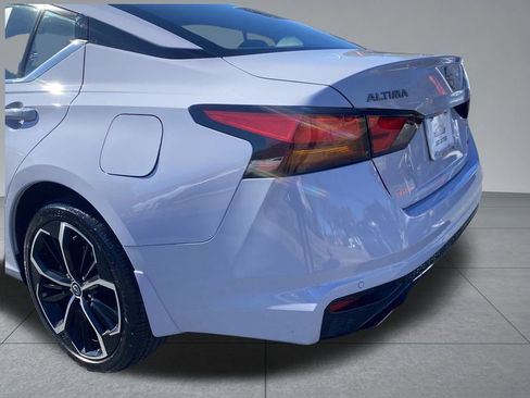 Used 2024 Nissan Altima 2.5 SR w/ SR Premium Package image 11