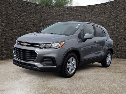Used 2020 Chevrolet Trax LS w/ Tint and Cruise Package FWD image 6