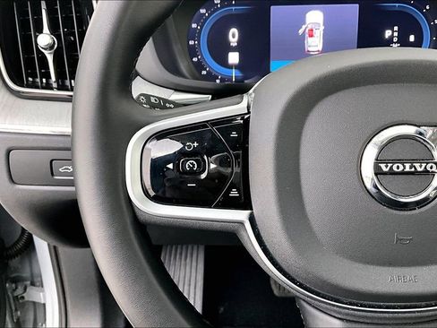 Used 2025 Volvo XC60 B5 Plus image 27