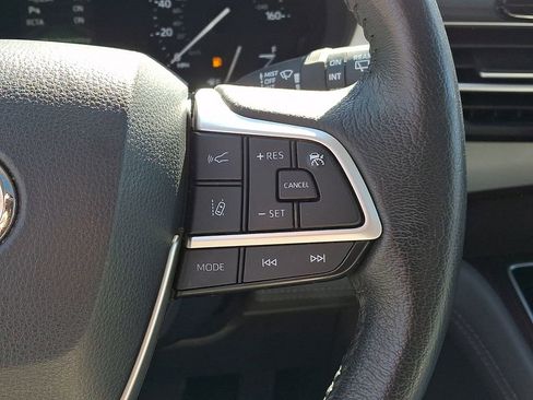 Used 2024 Toyota Sienna XLE image 22