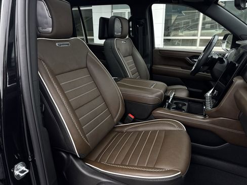 Used 2025 GMC Yukon XL Denali Ultimate w/ LPO, Floor Liner Package image 29