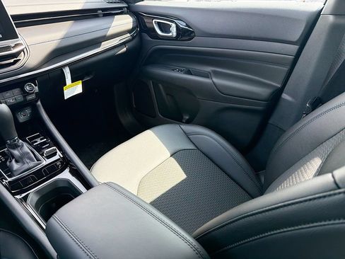 New 2026 Jeep Compass Latitude AWD/4WD image 30