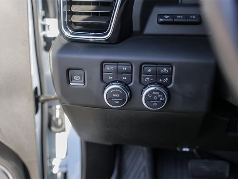 Certified 2025 GMC Sierra 2500 Denali Ultimate w/ Max Trailering Package image 18