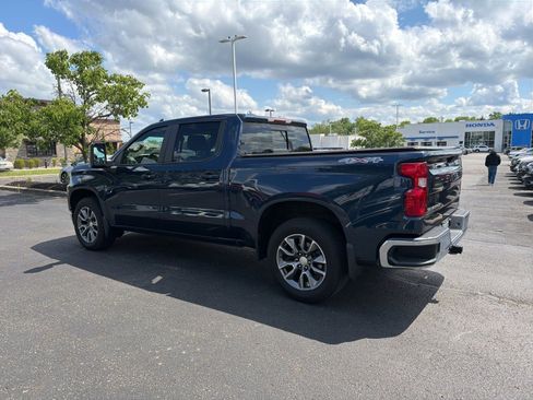 Used 2021 Chevrolet Silverado 1500 LT w/ Convenience Package II AWD/4WD image 12