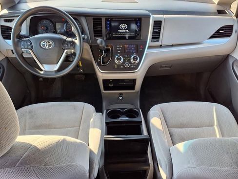 Used 2016 Toyota Sienna LE image 11
