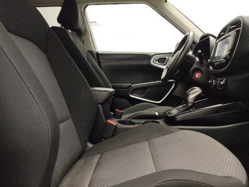Used 2022 Kia Soul LX image 21