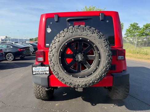 Used 2017 Jeep Wrangler Unlimited Sahara AWD/4WD image 8