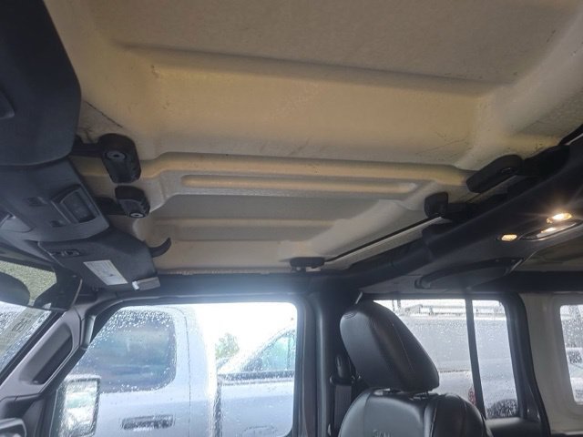 Used 2022 Jeep Wrangler Unlimited Sahara w/ Cold Weather Group AWD/4WD image 15
