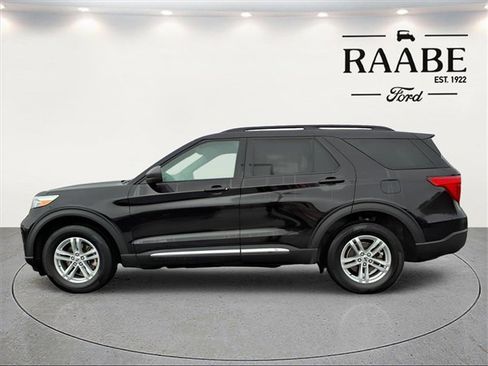 Used 2023 Ford Explorer XLT w/ Equipment Group 202A image 4