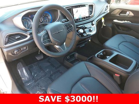New 2025 Chrysler Pacifica Select image 18