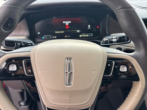 Used 2020 Lincoln Aviator Reserve w/ Equipment Group 202A image 16