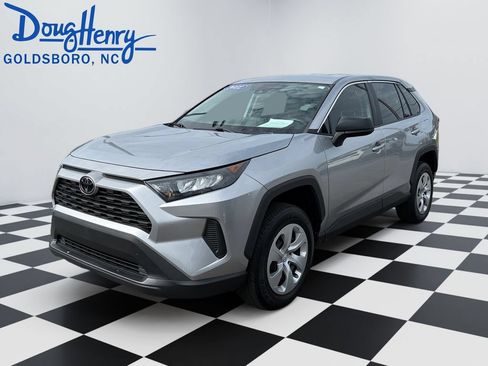 Used 2022 Toyota RAV4 LE FWD image 1