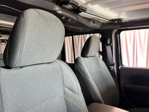 Used 2025 Jeep Wrangler Sahara w/ Safety Group image 19