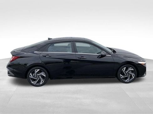 Used 2024 Hyundai Elantra Limited FWD image 4