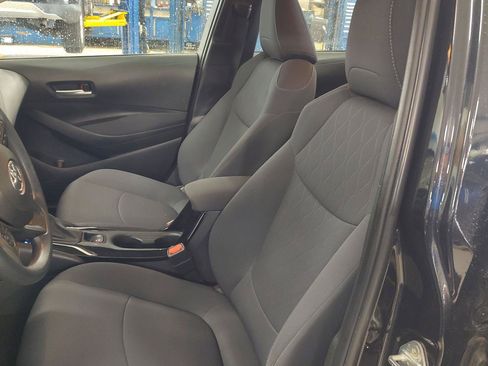 Used 2020 Toyota Corolla LE FWD image 2