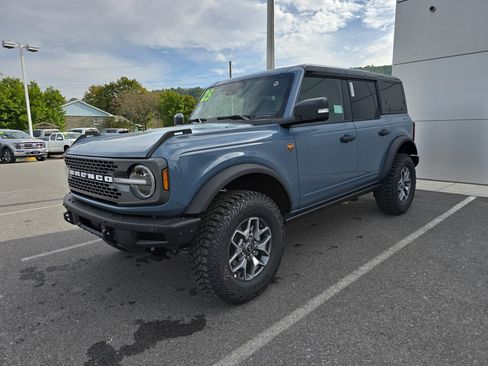 New 2025 Ford Bronco Badlands image 8
