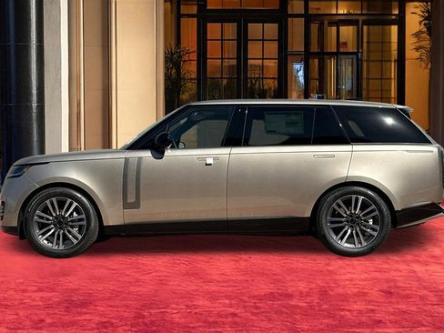 New 2026 Land Rover Range Rover Long Wheelbase SE AWD/4WD image 2