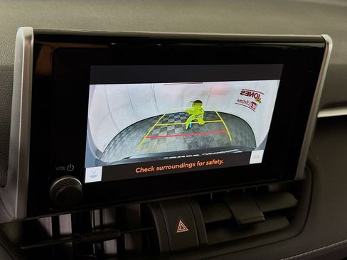 Used 2023 Toyota RAV4 XLE AWD/4WD image 7