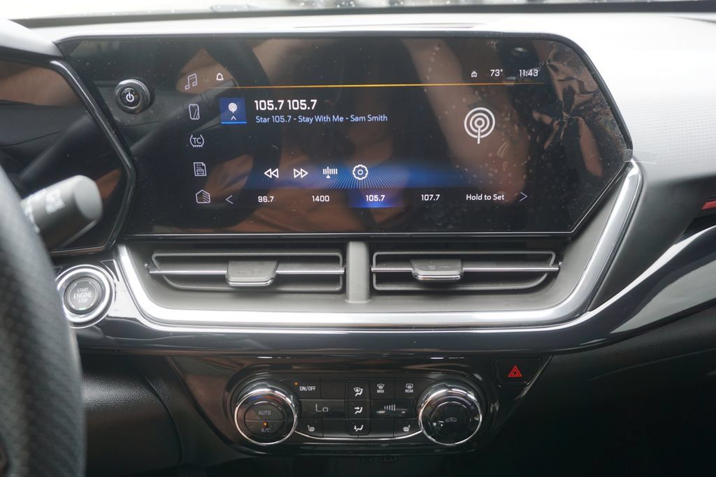 Used 2024 Chevrolet Trax RS w/ Sunroof Package FWD image 12