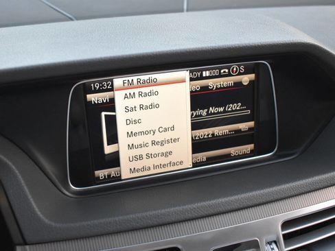Used 2014 Mercedes-Benz E 350 Sedan image 32