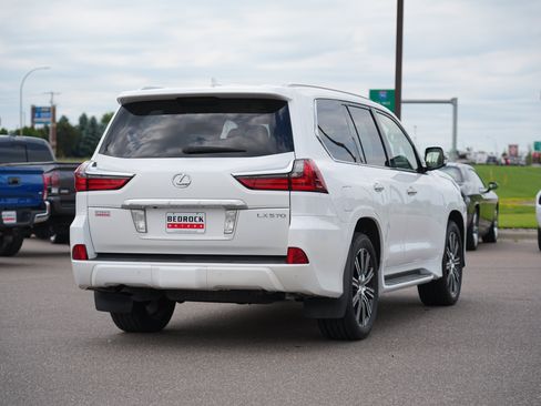 Used 2016 Lexus LX 570 4WD w/ Luxury Package image 3