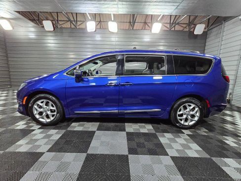 Used 2020 Chrysler Pacifica Limited image 8