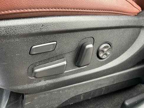 Used 2025 Kia Telluride SX w/ SX Captain's Chair Package AWD/4WD image 19