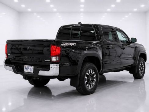 Used 2019 Toyota Tacoma TRD Off-Road AWD/4WD image 5