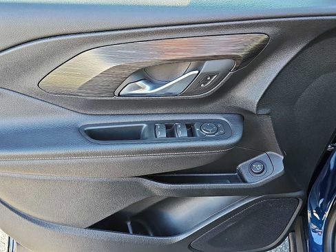 Used 2022 GMC Terrain SLE w/ Driver Convenience Package image 13