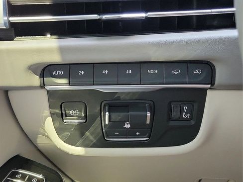 Certified 2025 Cadillac Escalade ESV Sport Platinum w/ LPO, ONYX Package AWD/4WD image 15