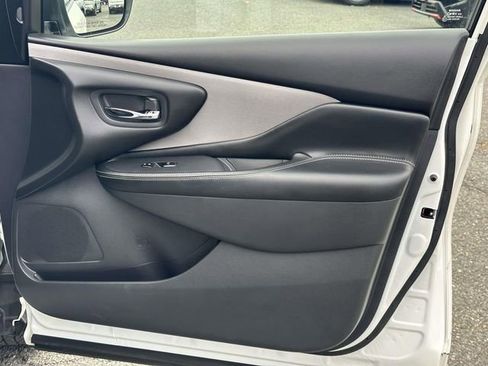 Used 2024 Nissan Murano SV w/ SV Midnight Edition Package image 9