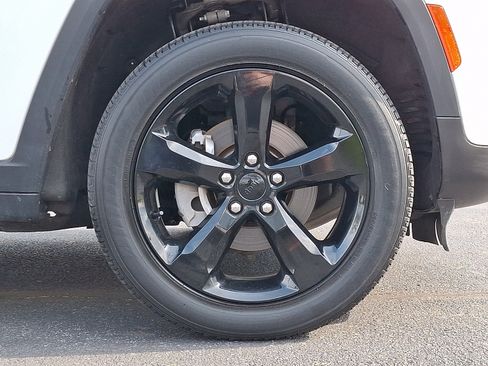 Certified 2023 Jeep Grand Cherokee Altitude AWD/4WD image 8