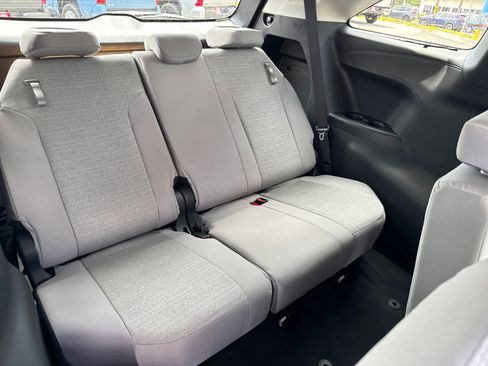 New 2026 Toyota Sienna LE FWD image 19