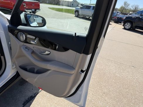 Used 2017 Mercedes-Benz GLC 300 4MATIC image 20