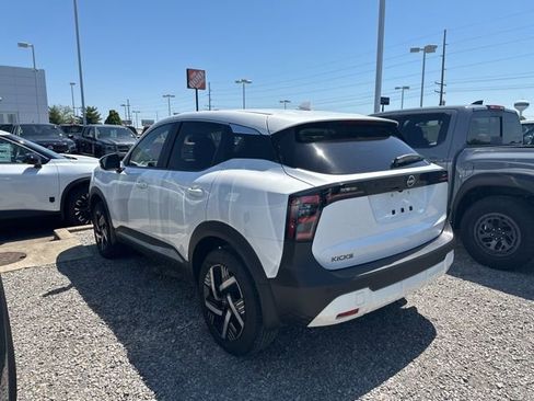 Certified 2025 Nissan Kicks SV w/ Charging Package image 4