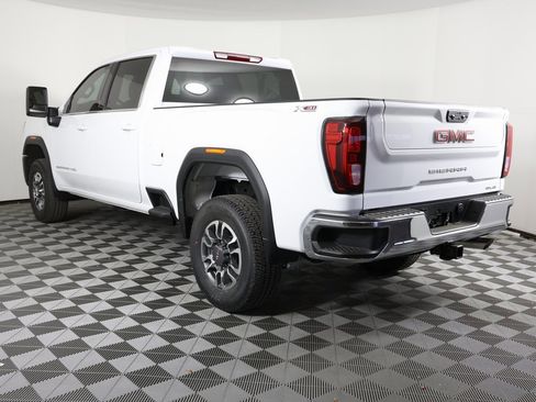 New 2026 GMC Sierra 2500 SLE w/ SLE Value Package; image 6