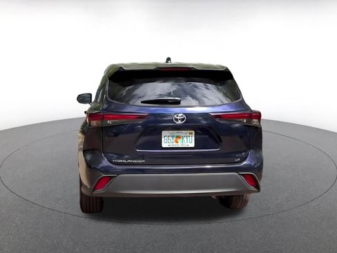 Used 2025 Toyota Highlander LE image 12