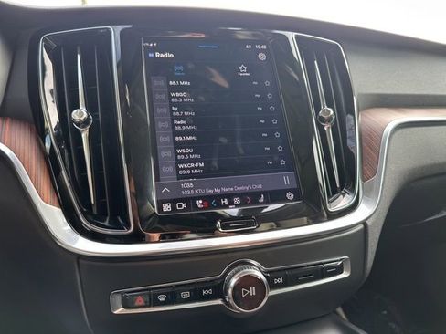 Certified 2025 Volvo V60 B5 Cross Country Plus image 21